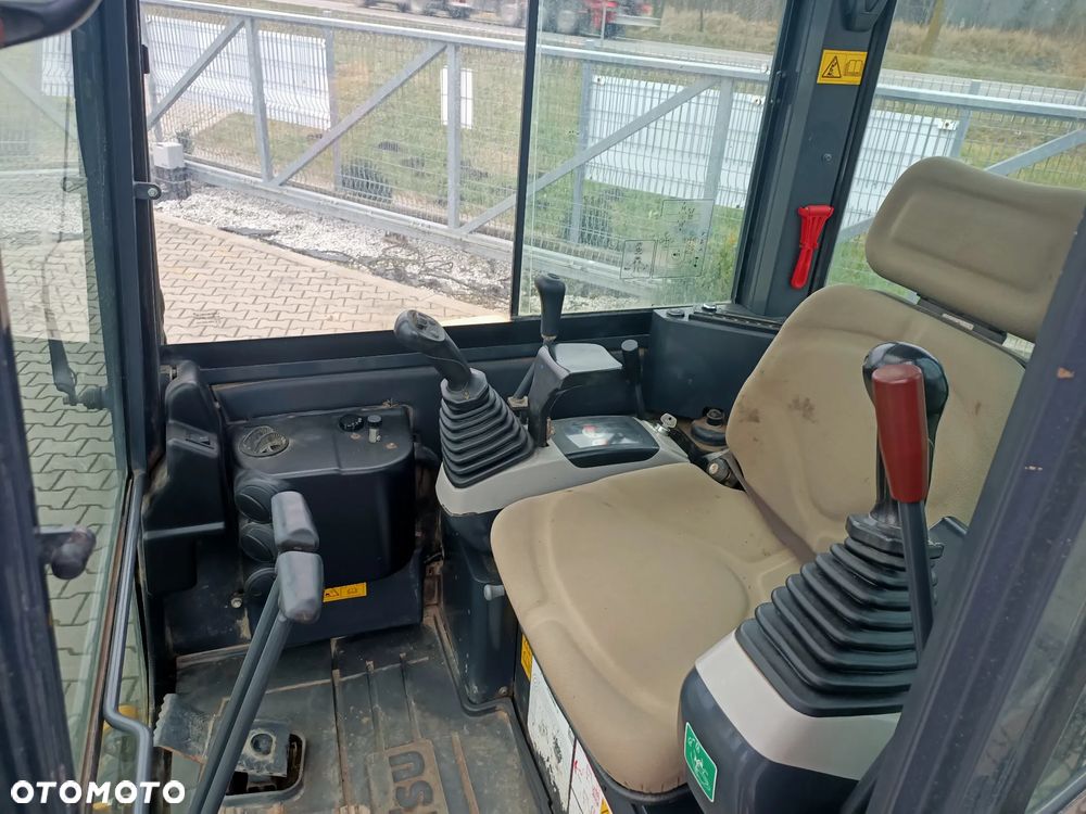 Komatsu PC26MR-3 - 6