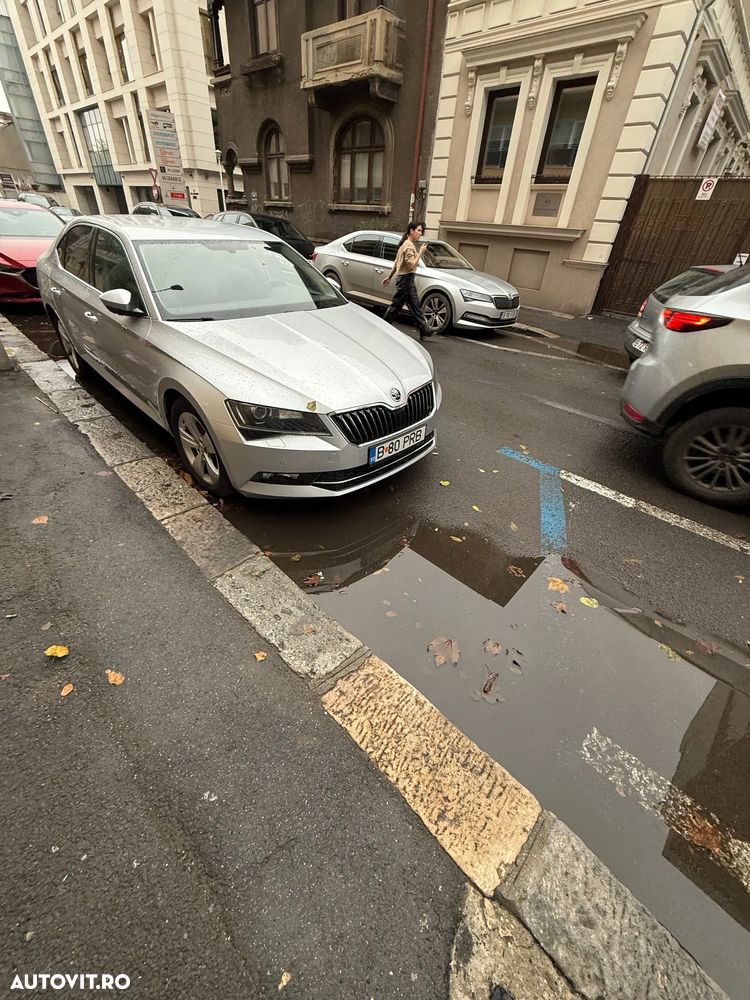 Skoda Superb 2.0 TDI DSG Ambition - 1