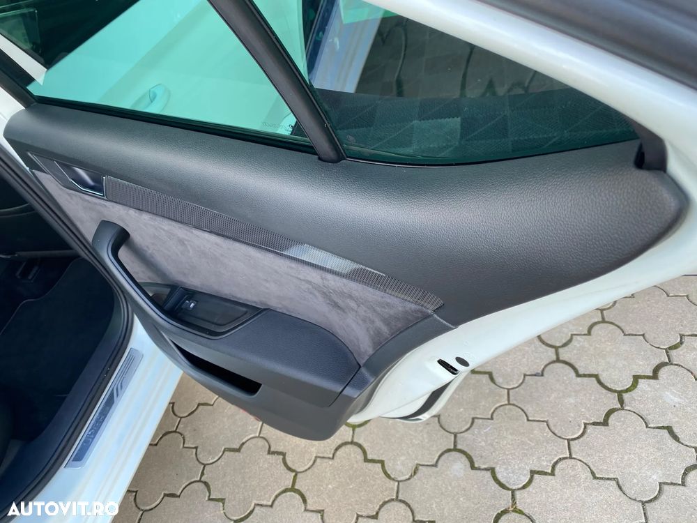 Skoda Superb 2.0 TDI DSG SportLine - 28