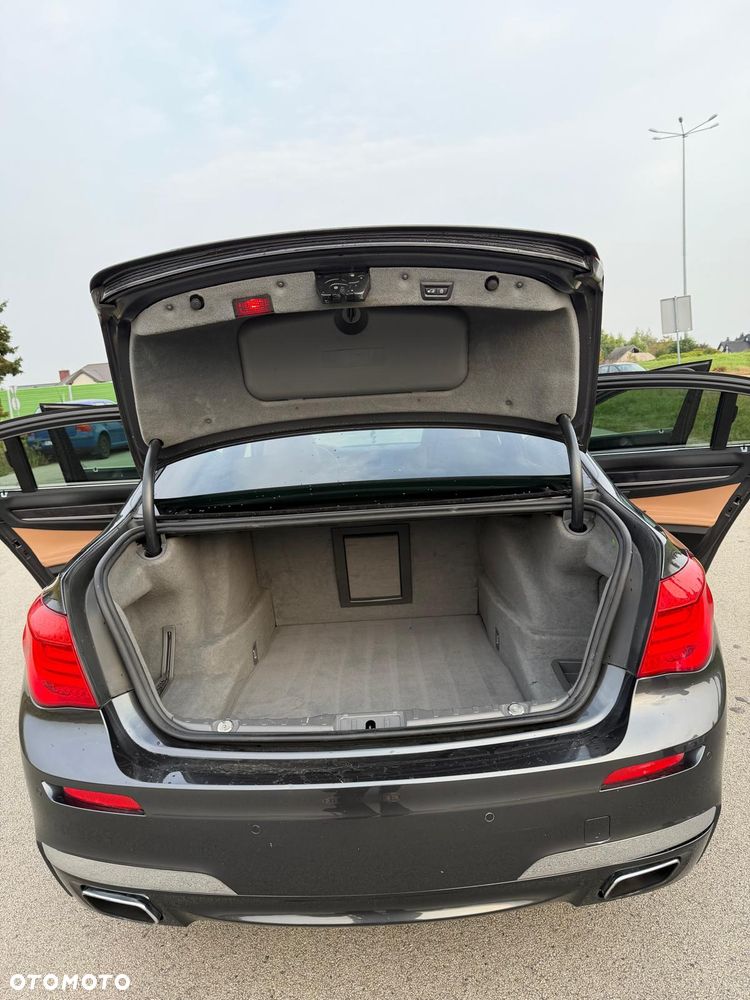 BMW Seria 7 750i xDrive - 12