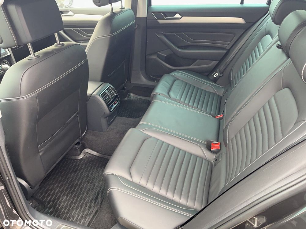 Volkswagen Passat Variant 2.0 TSI Elegance DSG - 11