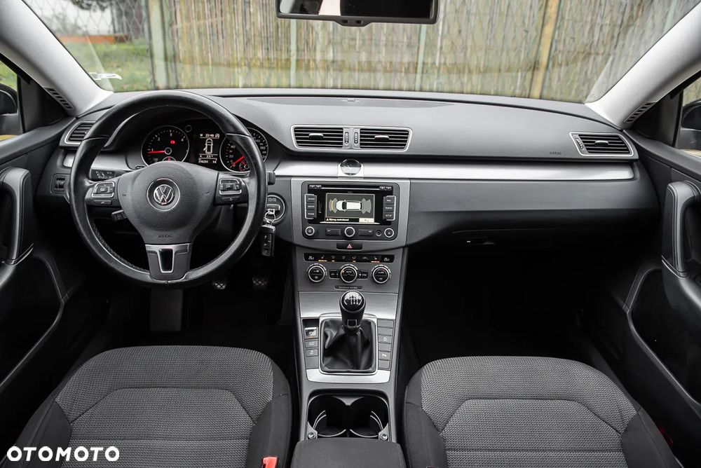 Volkswagen Passat 2.0 Blue TDI SCR Comfortline - 17