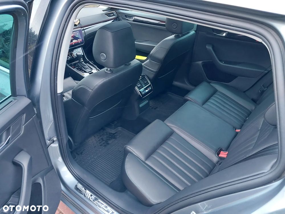Skoda Superb 2.0 TDI 4x4 L&K DSG - 9