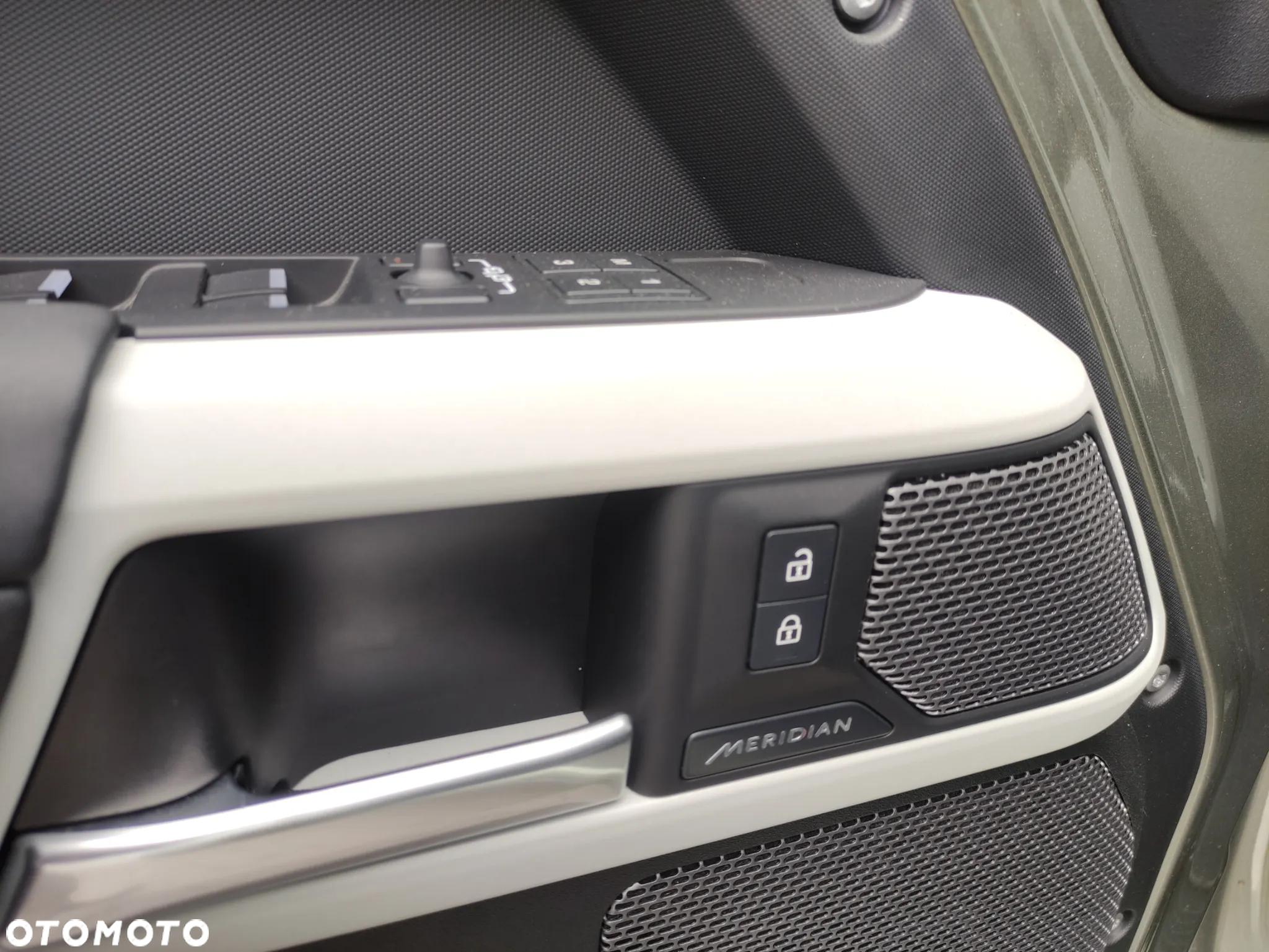 Land Rover Defender - 19