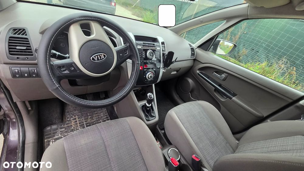 Kia Venga 1.6 L - 8