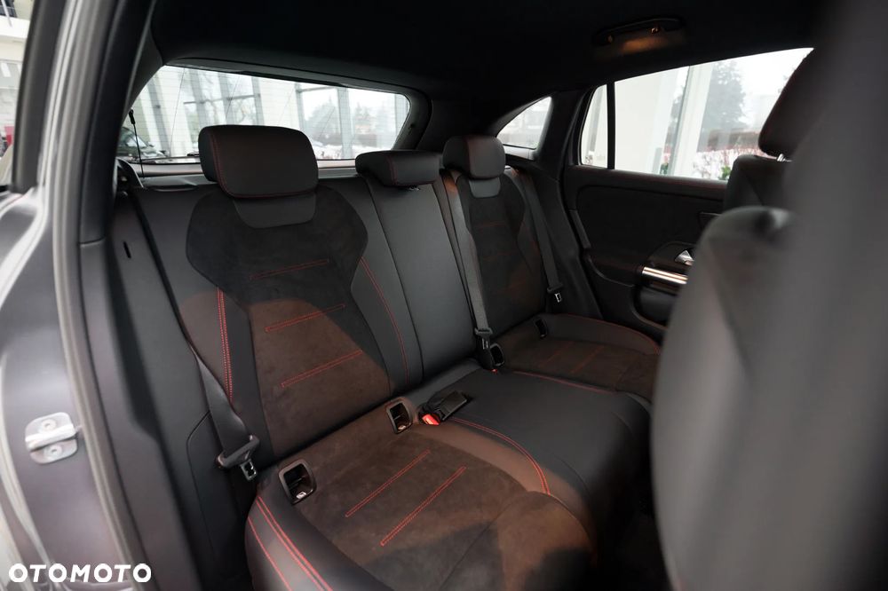 Mercedes-Benz GLA 200 d 4-Matic AMG Line - 10