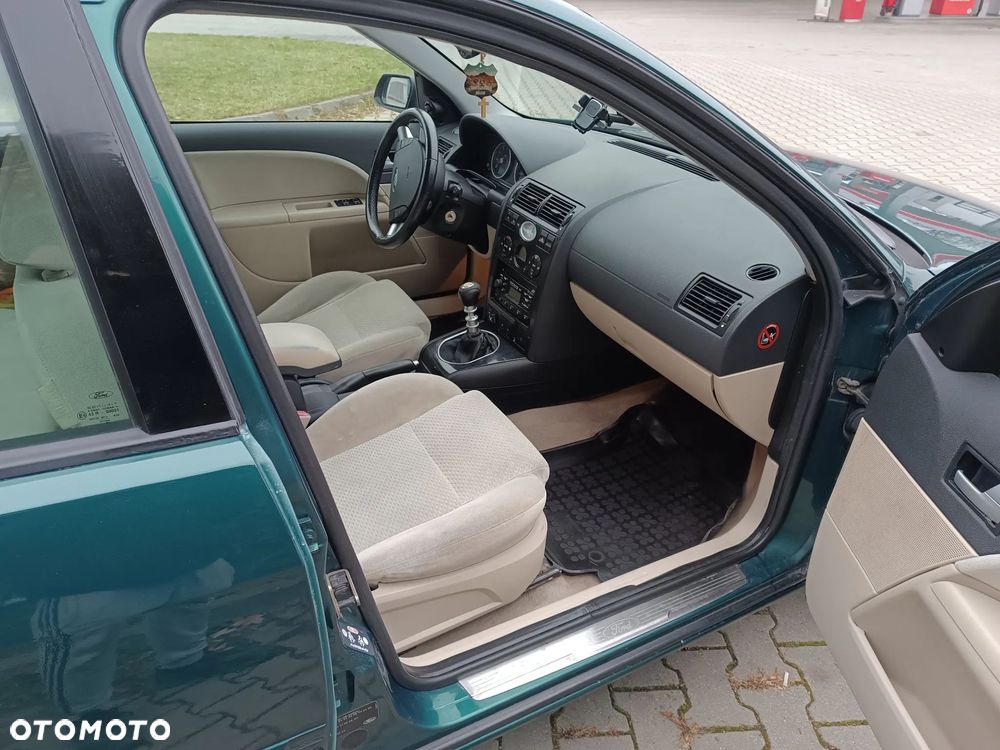 Ford Mondeo 2.0 Ghia - 14