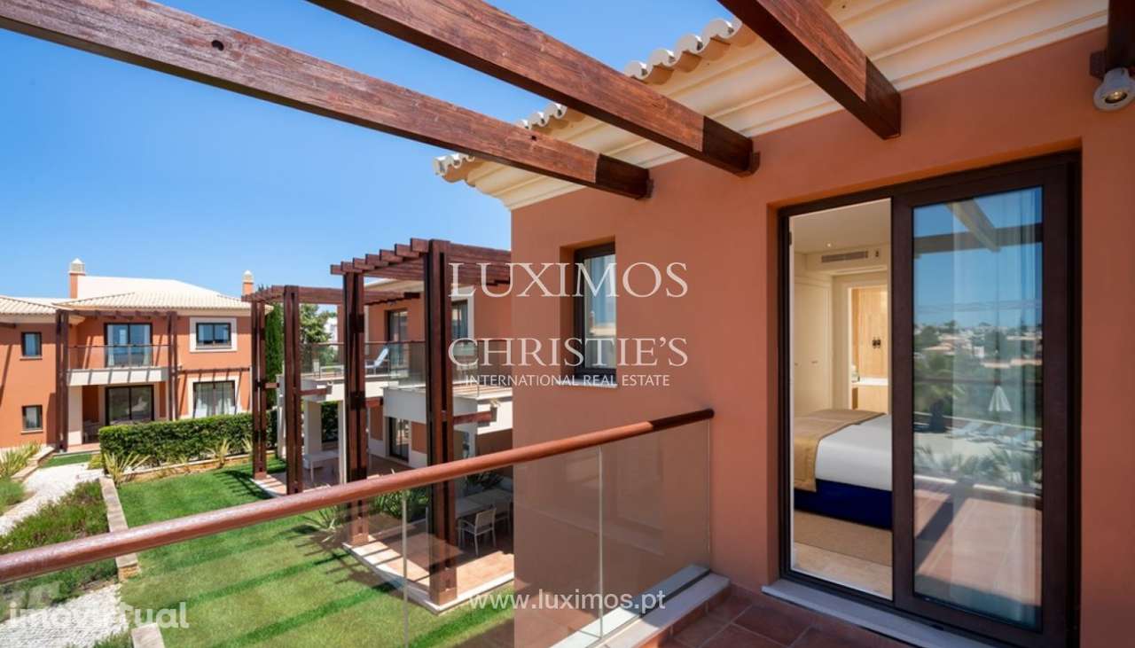 Moradia em empreendimento turístico, para venda em Carvoeiro, Algarve - Grande imagem: 3/22