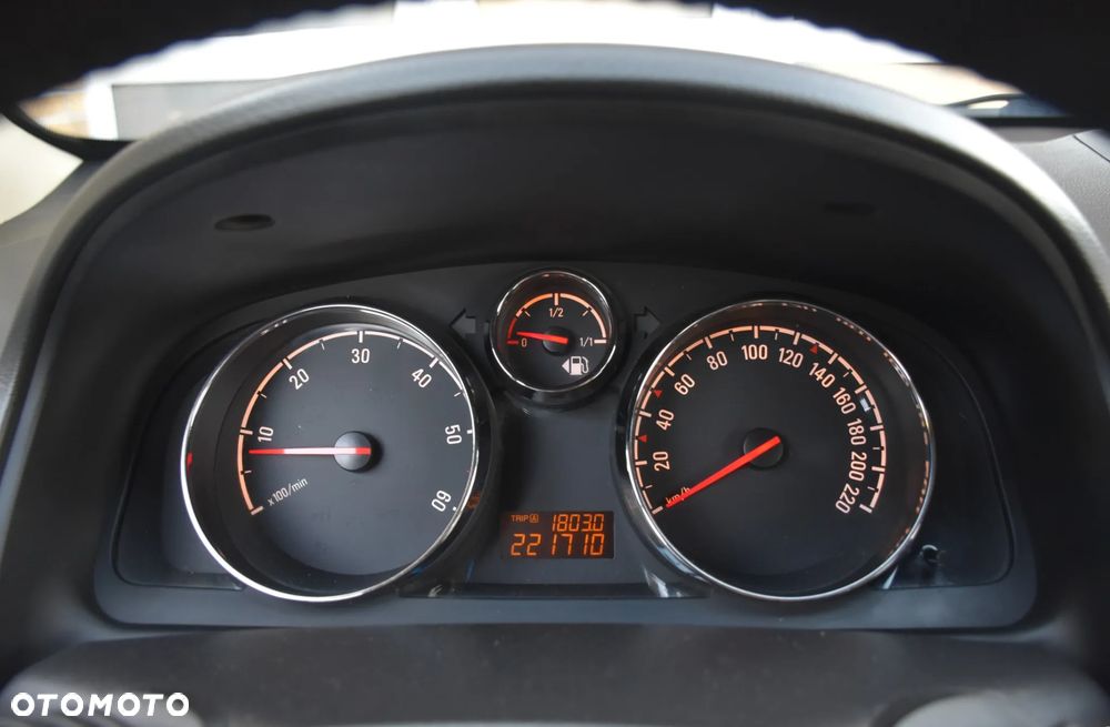 Opel Antara 2.2 CDTI Cosmo - 24