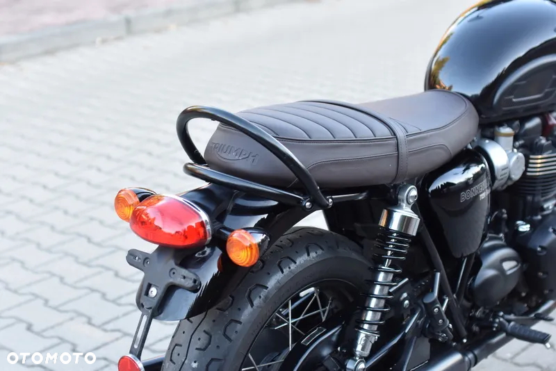 Triumph Bonneville - 15