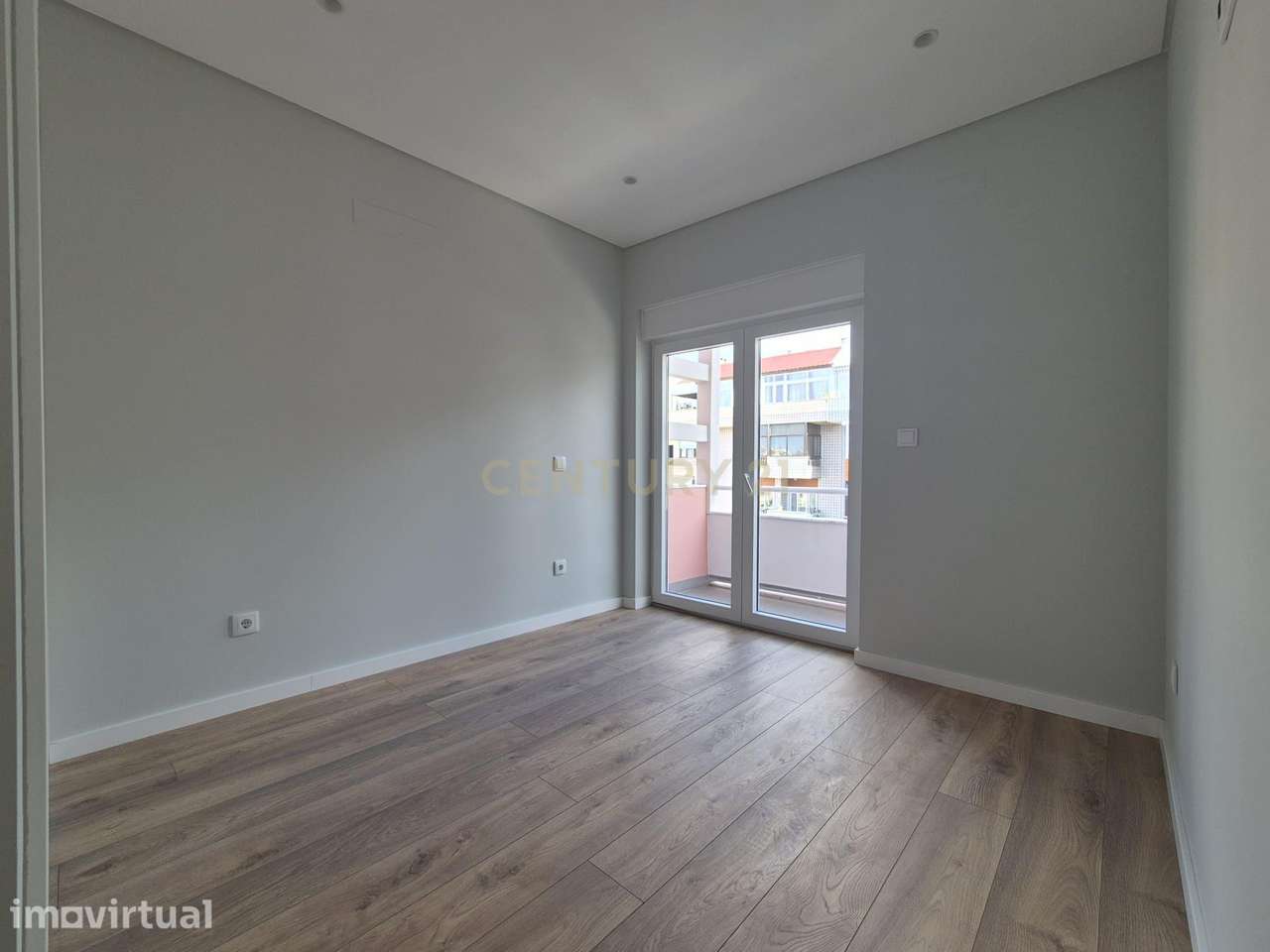 T2 totalmente remodelado com 79m2 em prédio remodelado– Amadora – 5min - Grande imagem: 4/19