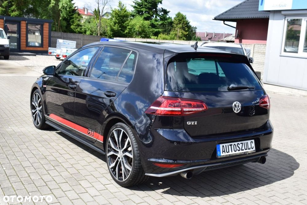 Volkswagen Golf - 8