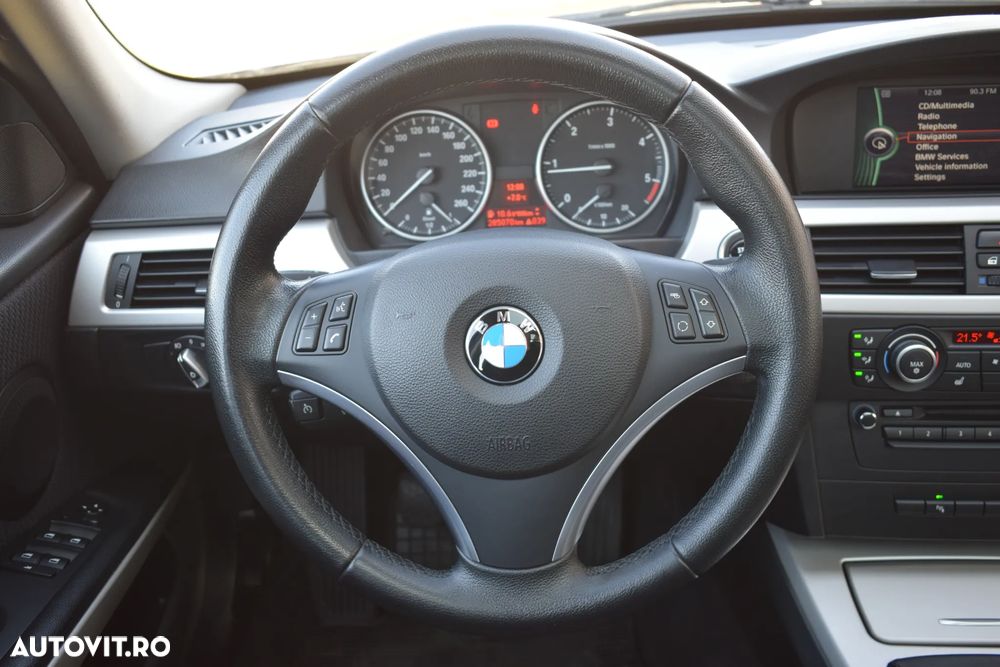 BMW Seria 3 318d Sport Line - 25