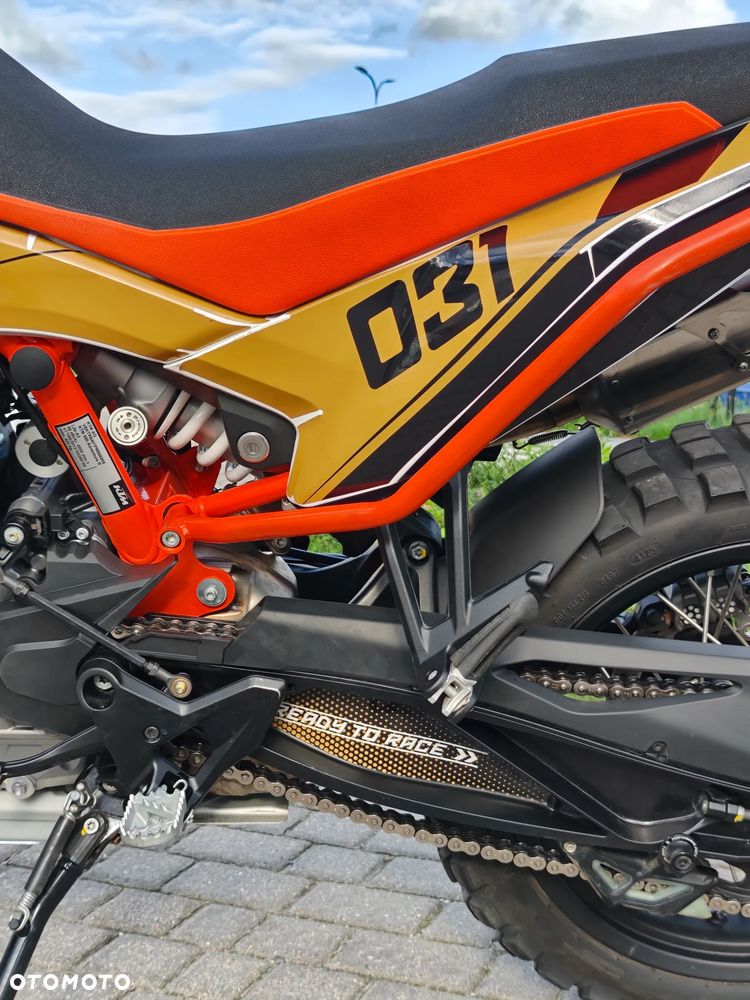 KTM Adventure 890 - 18