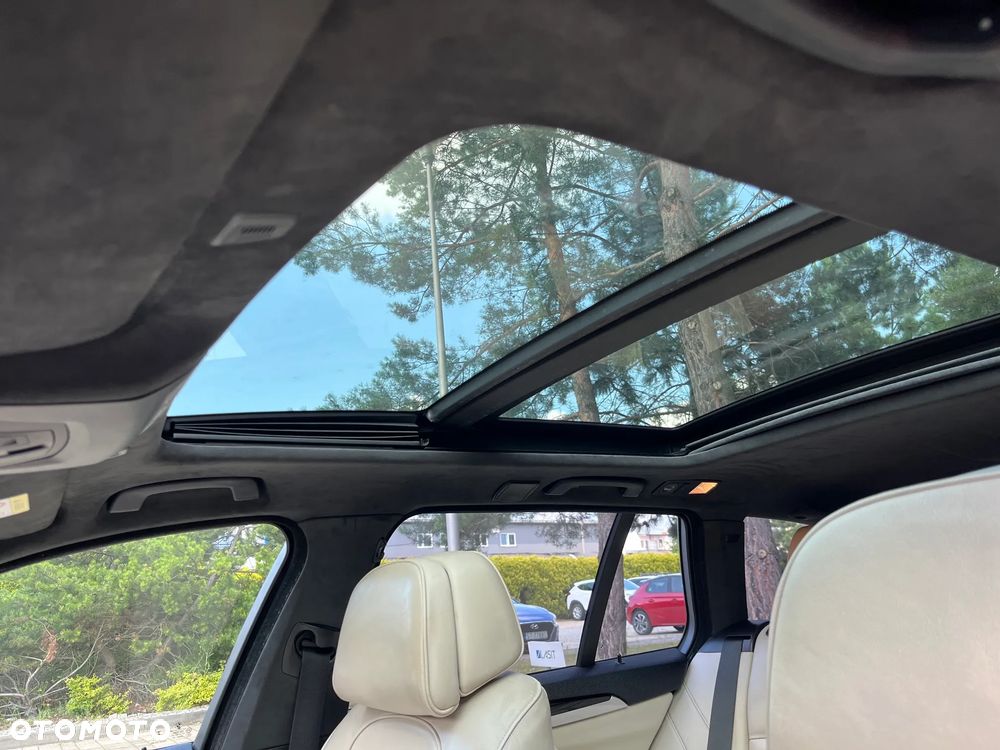 BMW Seria 5 525d xDrive - 29