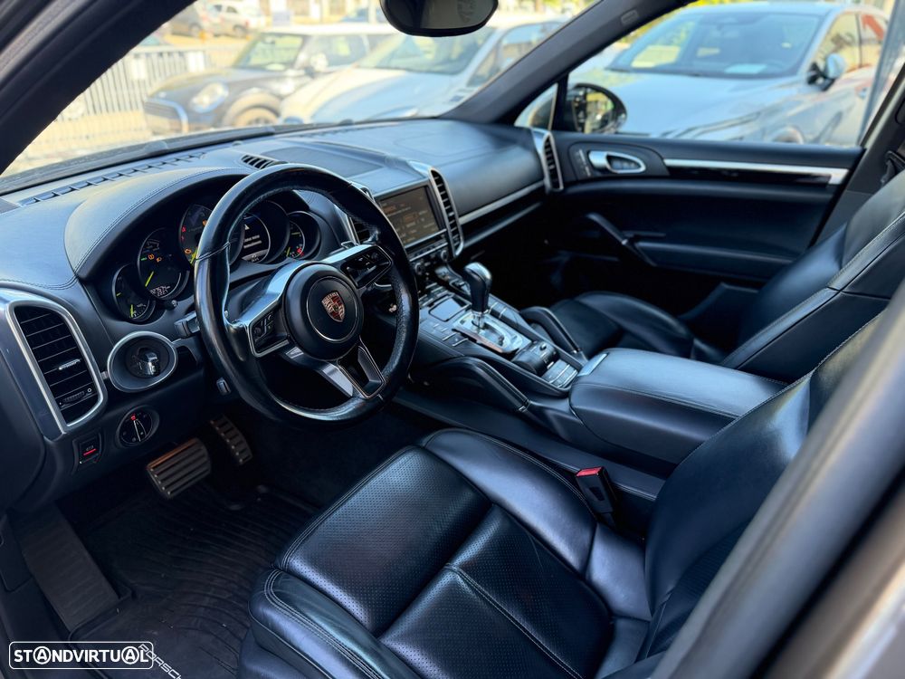 Porsche Cayenne S - 6