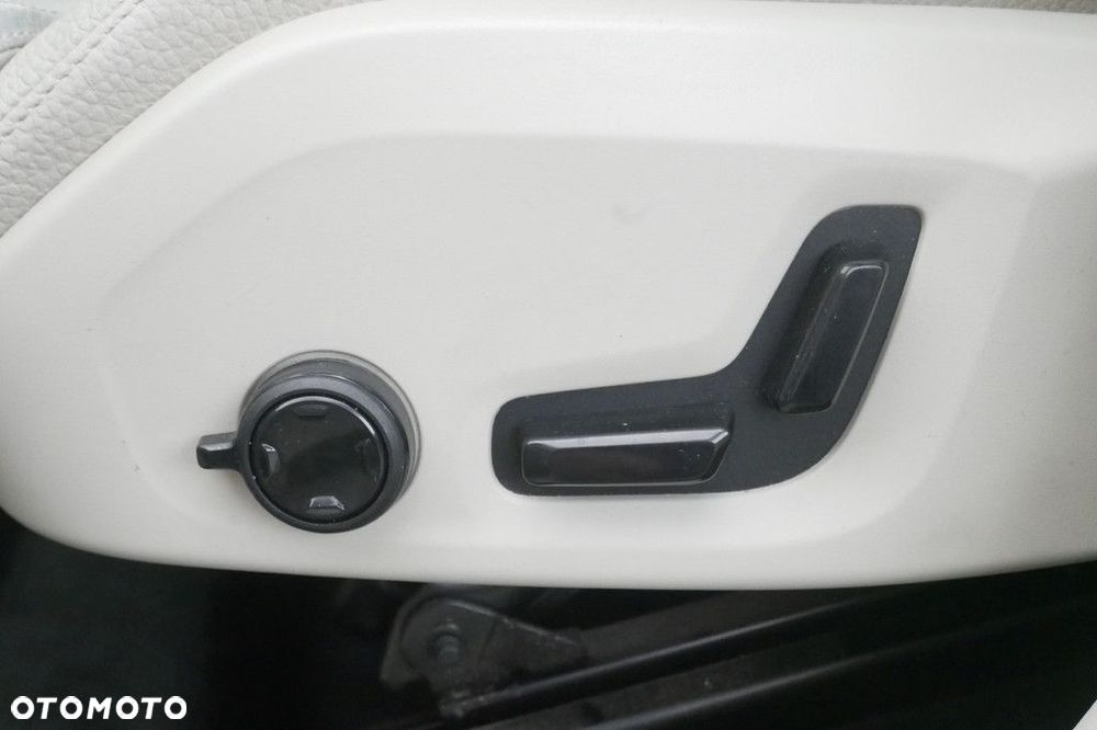 Volvo XC 60 - 30