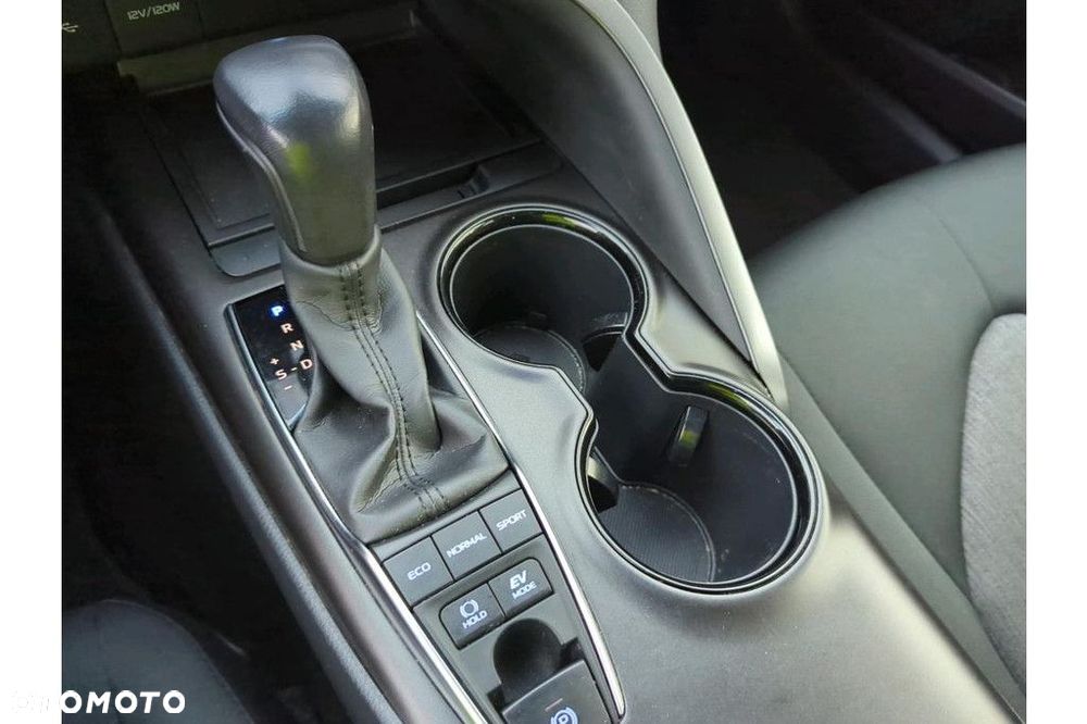 Toyota Camry 2.5 Hybrid Comfort CVT - 25