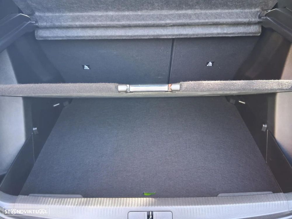 Peugeot 2008 1.2 PureTech Allure EAT8 - 29