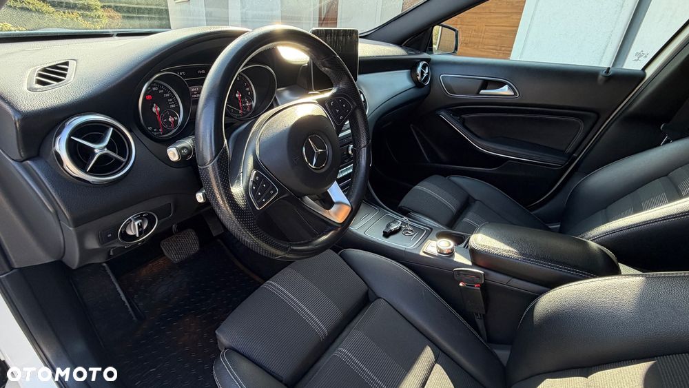 Mercedes-Benz GLA - 13