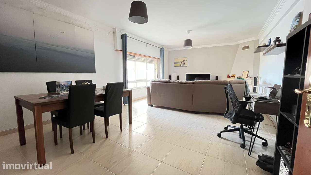 Apartamento T2 com varanda e garagem em Sintra - Grande imagem: 2/9