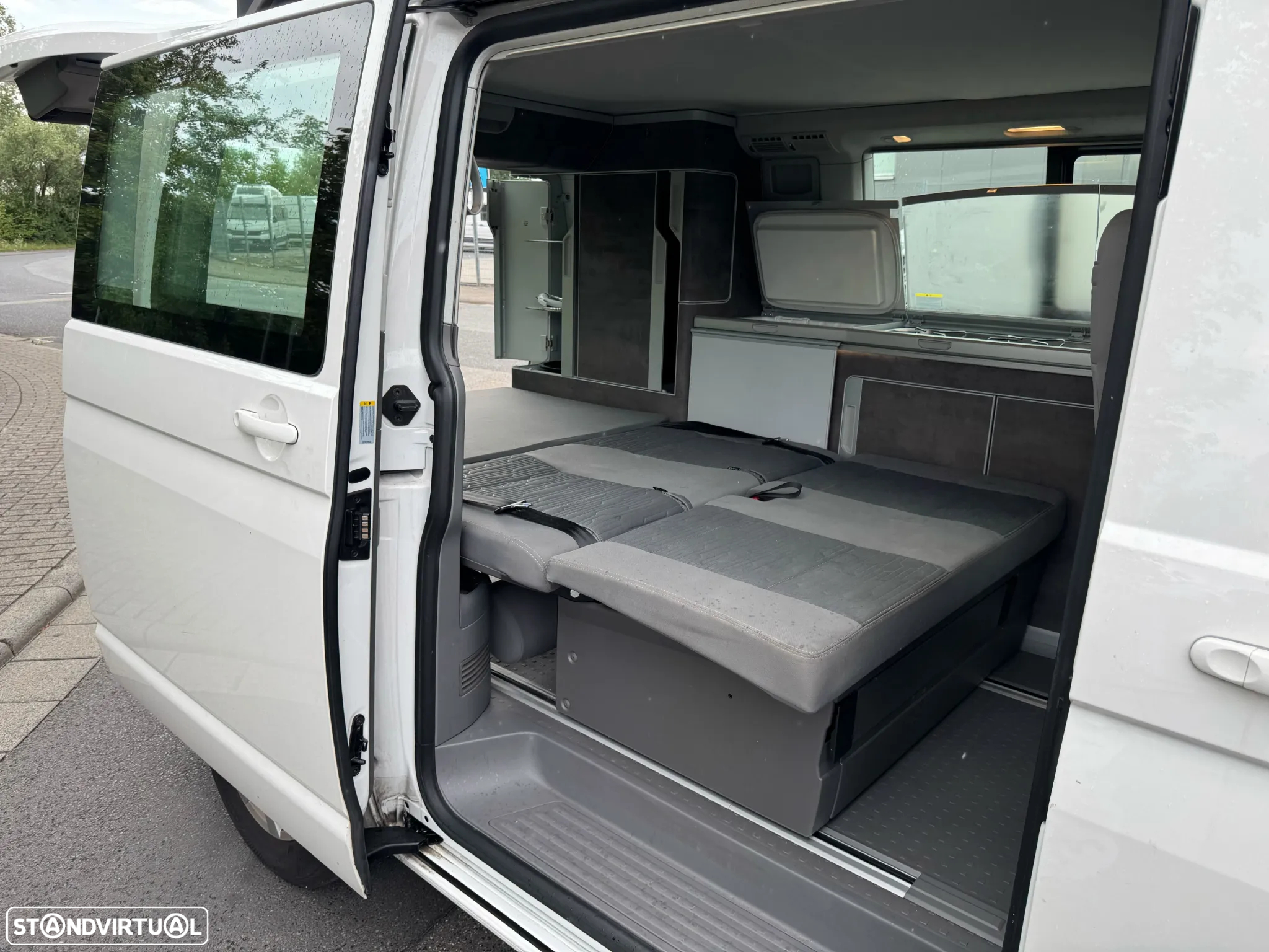 VW California Coast Volkswagen California Camper | 2 Camas – Dorme 4 Pessoas | Kitchenette + Cama no Teto - 11
