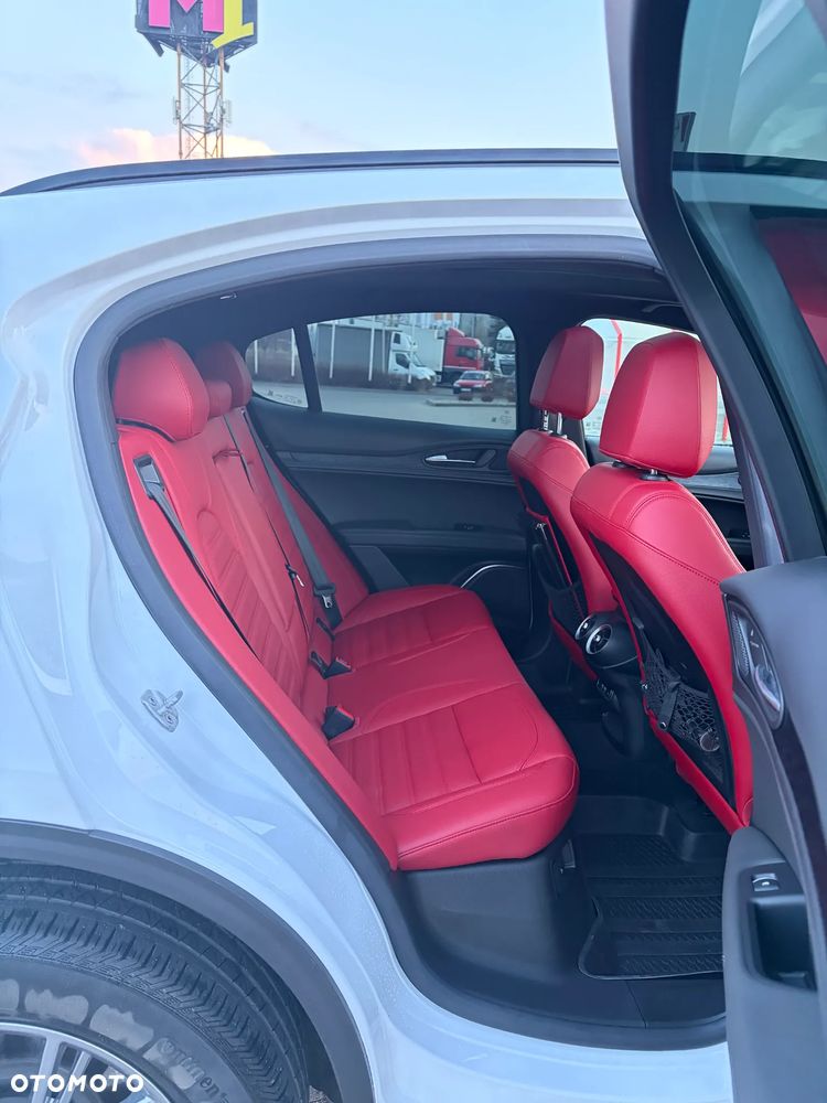 Alfa Romeo Stelvio 2.0 Turbo 16V AT8-Q4 Sprint - 12