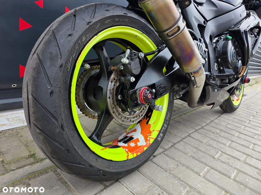 Suzuki GSX-R - 23