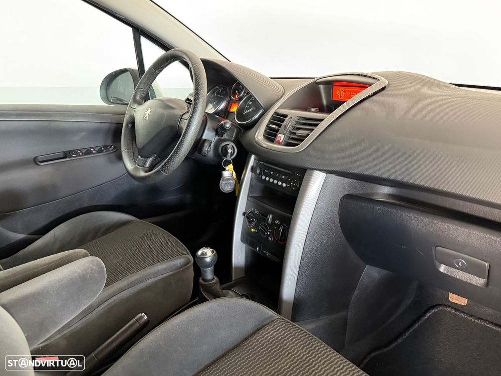 Peugeot 207 1.4 16V Premium - 23