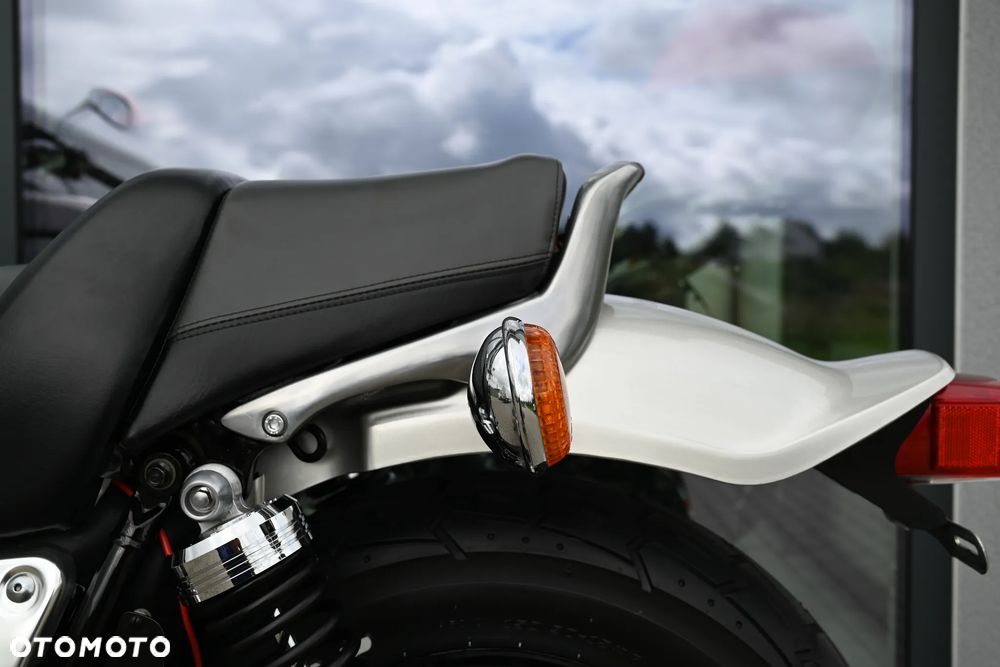 Yamaha V-MAX - 35