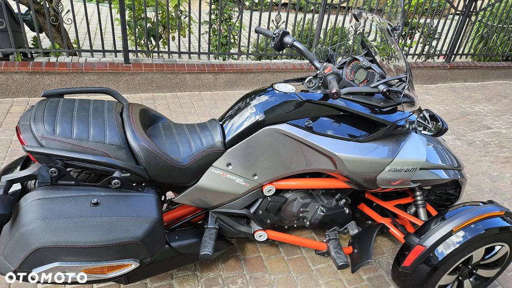 Can-Am Spyder - 18