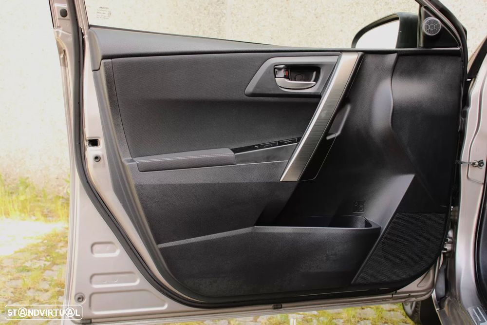 Toyota Auris 1.4 D-4D Exclusive+Navi - 15