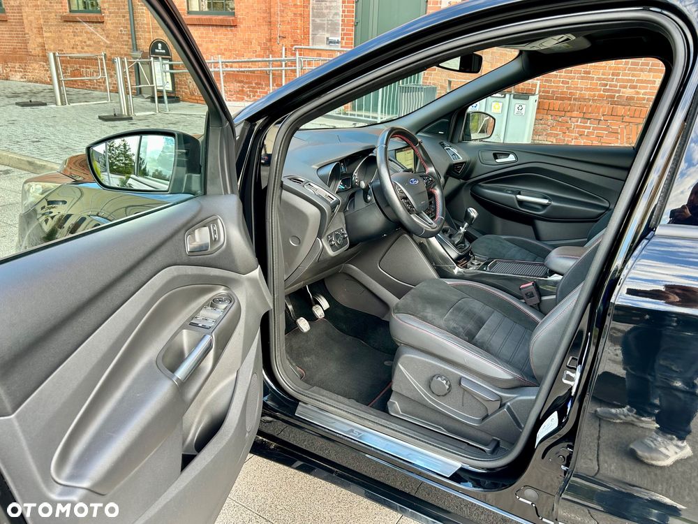 Ford Kuga 1.5 EcoBoost 2x4 ST-Line - 17