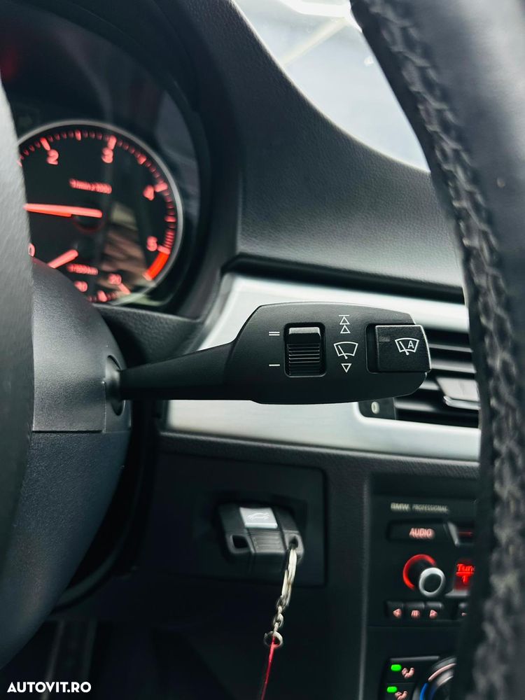 BMW Seria 3 318d Sport Line - 27