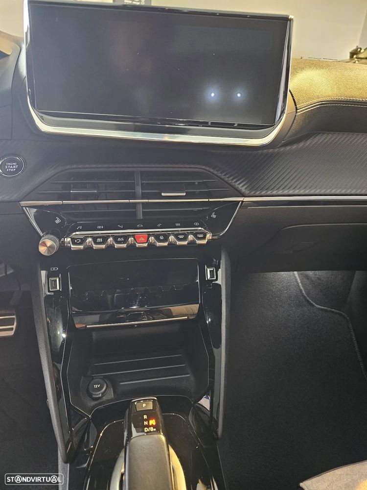 Peugeot e-208 GT - 18