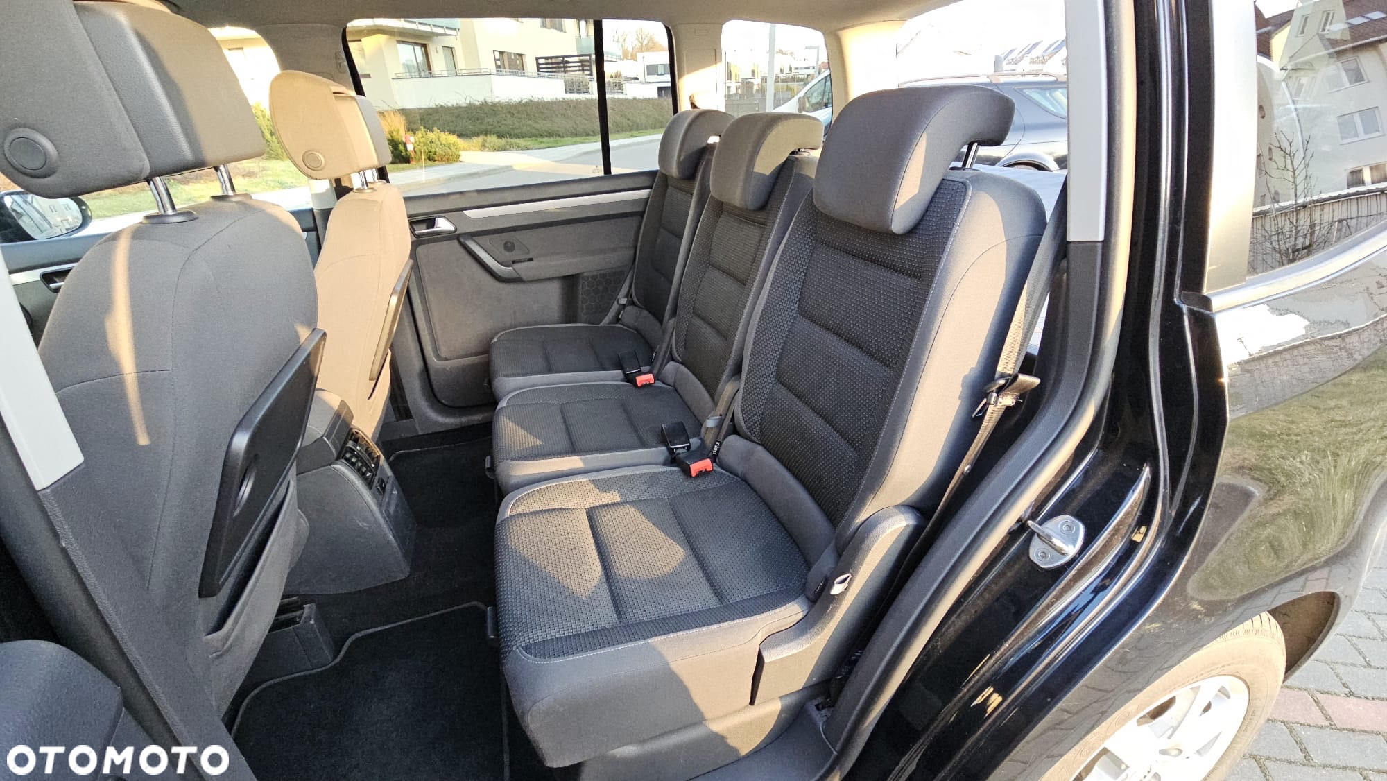 Volkswagen Touran 1.6 TDI DPF BlueMot Comfortline - 9