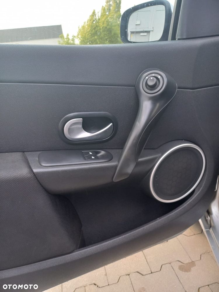 Renault Clio - 31