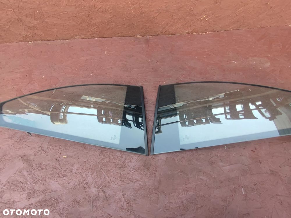 BMW E46 COUPE / M3  ORYGINALNE SZYBY TYŁ KAROSERYJNE ELEKTRYCZNIE UCHYLNE LEWA / PRAWA ZIELONA O NR. 51 36 8 209 403 / 51 36 8 209 404 OEM W BARDZO DOBRYM STANIE