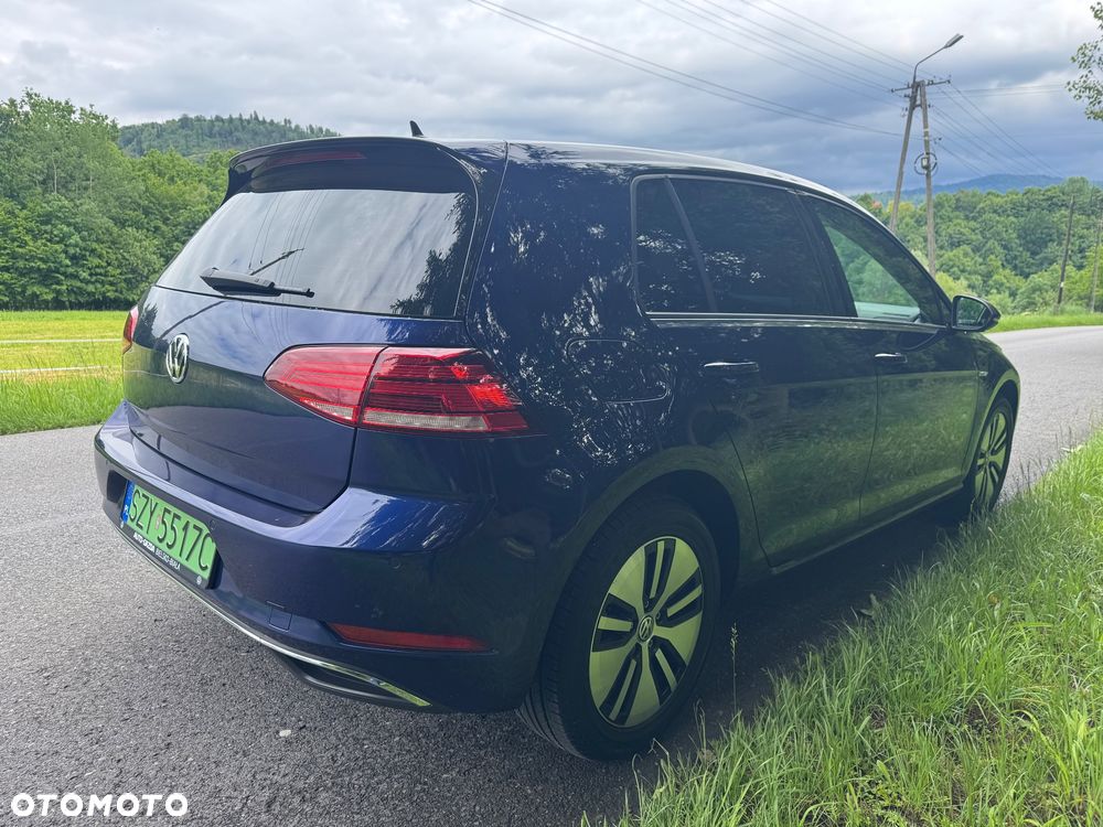 Volkswagen Golf - 6