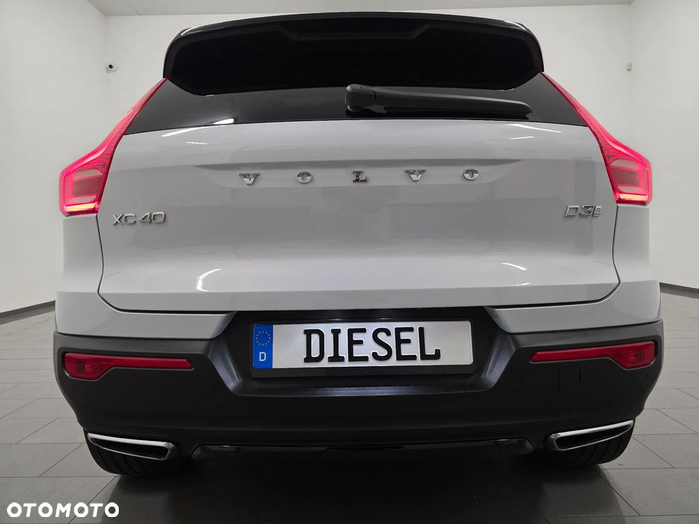 Volvo XC 40 D3 SCR R-Design - 36