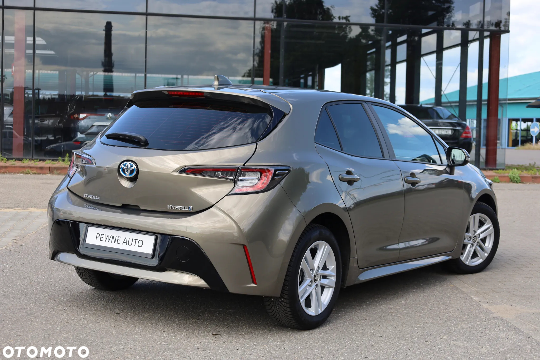 Toyota Corolla 1.8 Hybrid - 17