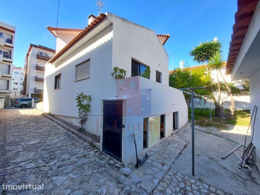 Oportunidade Única no Centro das Caldas da Rainha: Moradia T4 com T... - Grande imagem: 5/32