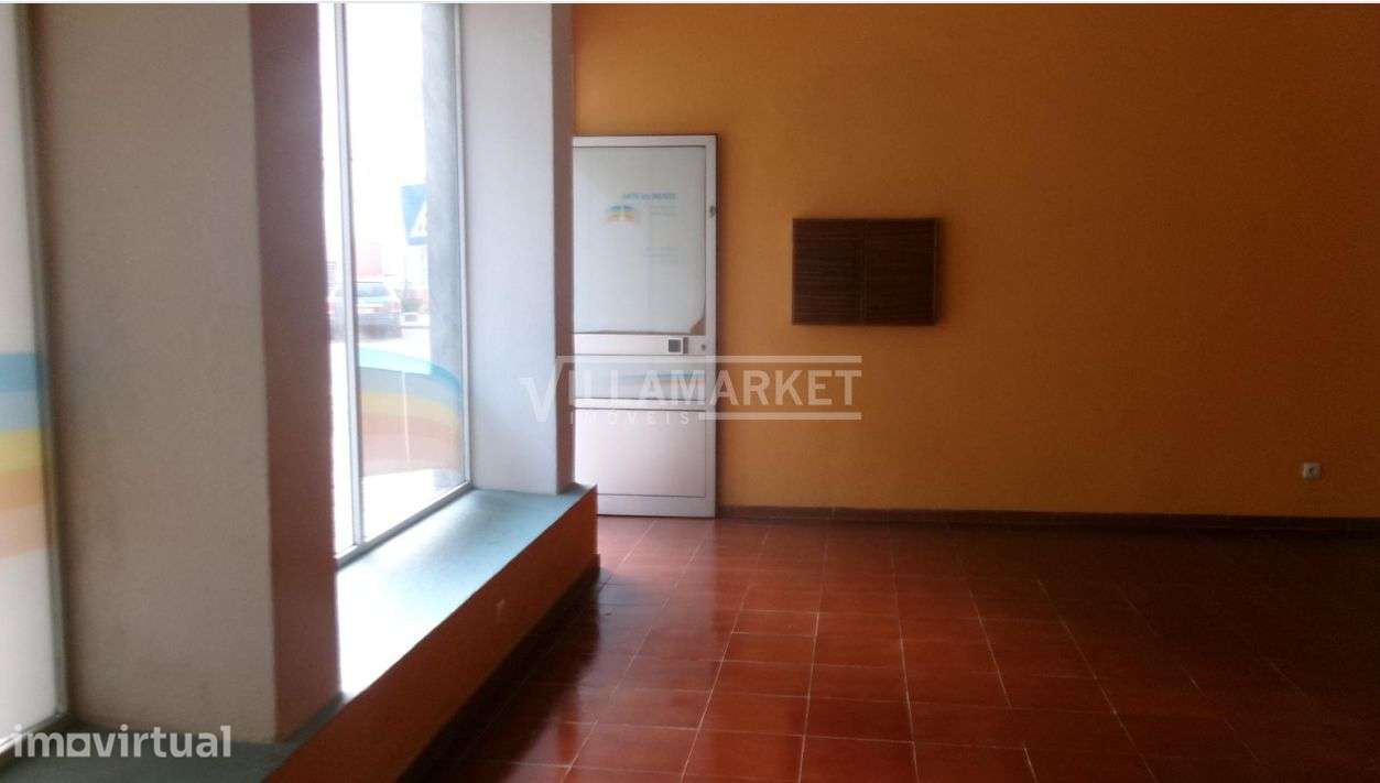 Loja da banca com 69 m2 + 1 arrecadação com 88 m2 situada na Baixa da - Grande imagem: 5/9