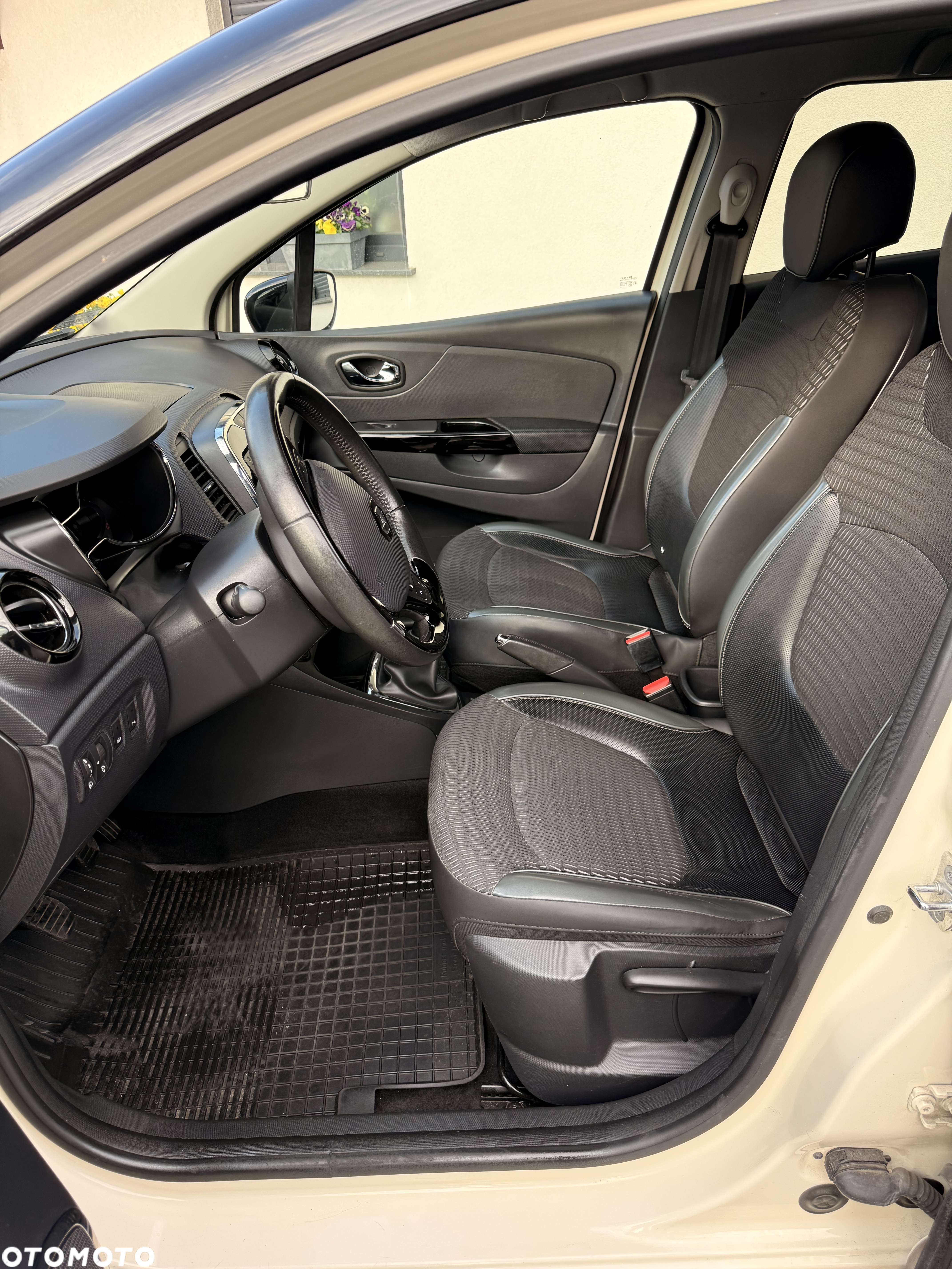 Renault Captur - 36