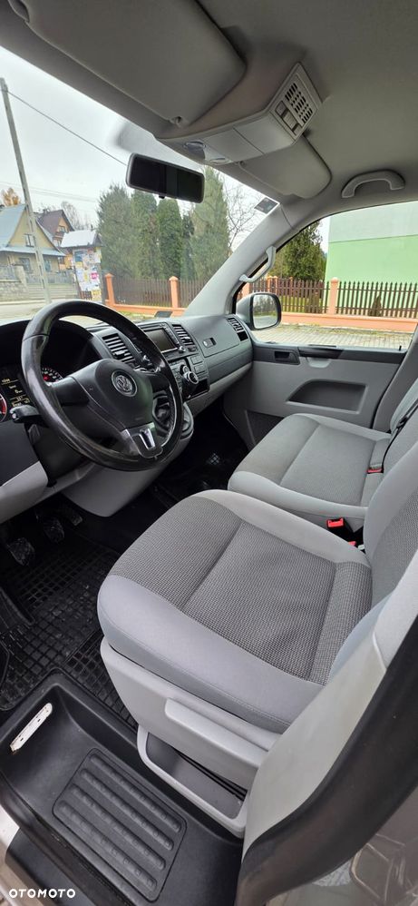 Volkswagen Caravelle - 18