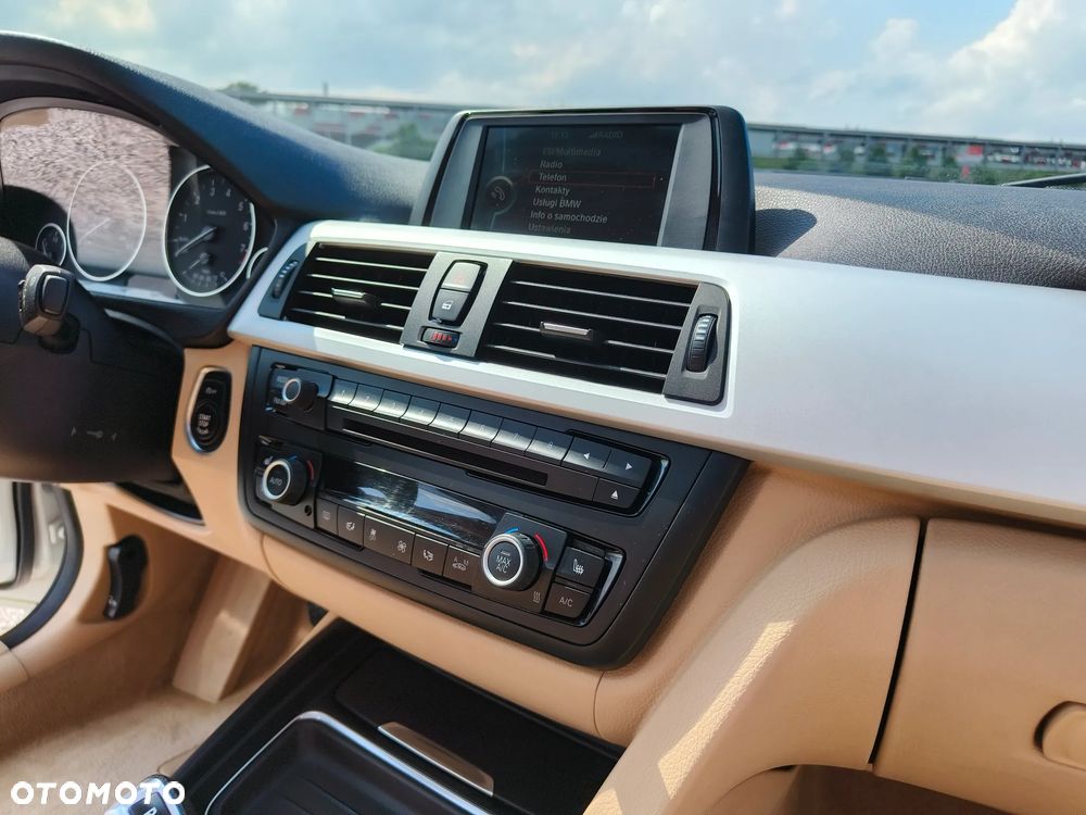 BMW Seria 3 328i xDrive - 16