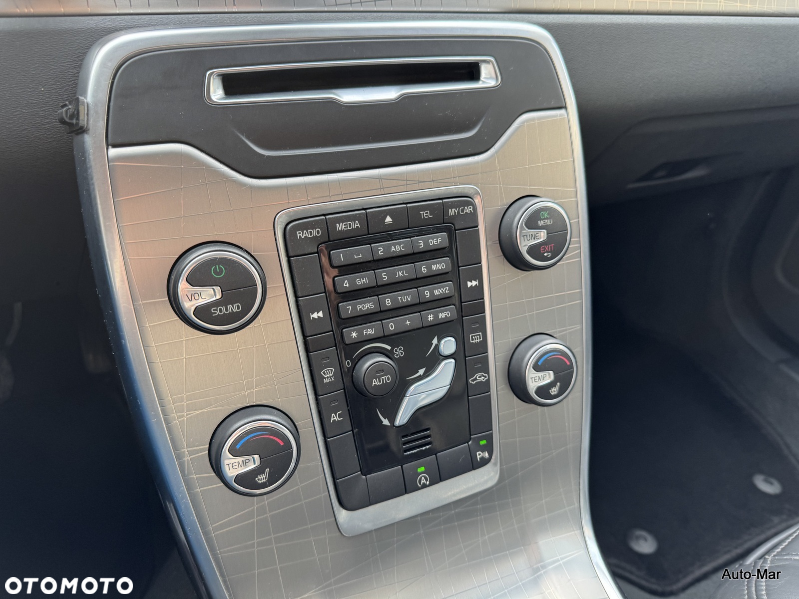 Volvo XC 70 D4 Momentum - 24