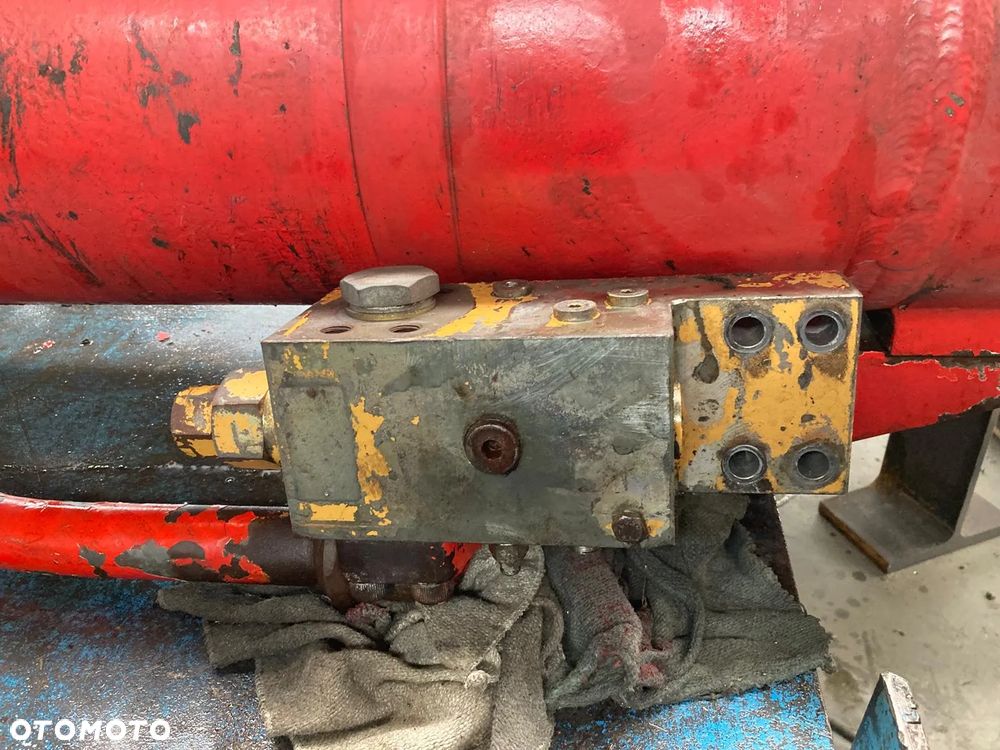 Zamek siłownika Liebherr - 3