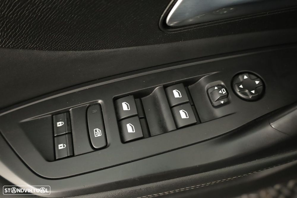 Peugeot 408 1.6 Hybrid Allure e-EAT8 - 20