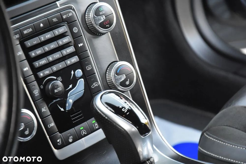 Volvo V60 D3 AWD Geartronic R-Design - 16